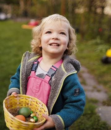 Kind sucht Ostereier, Bonn, 31.03.2024. Bonn Deutschland *** Child looking for Easter eggs, Bonn, 31 03 2024 Bonn Germany Copyright: xUtexGrabowskyxphotothek.dex