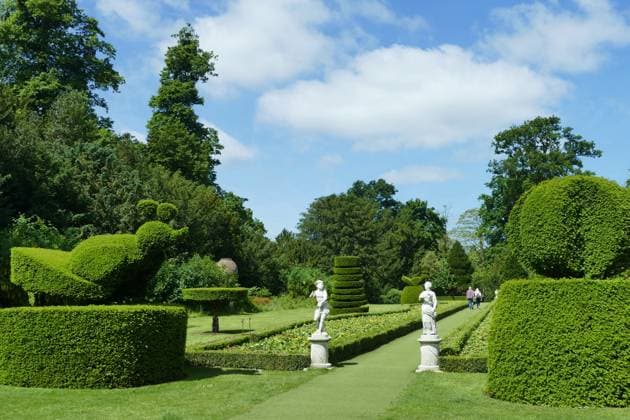 Seasonal weather People make the most of the lovely weather enjoying the picturesque surrounds of Cliveden House.,  Copyright: xGeoffreyxSwainex xAvalonx 0694985754