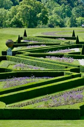 Seasonal weather Clivedens immaculate gardens in the sunshine.,  Copyright: xGeoffreyxSwainex xAvalonx 0694985805