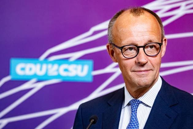 News Themen der Woche KW27 News Bilder des Tages Friedrich Merz (CDU) gibt ein Pressestatement vor der Fraktionssitzung im Bundestag am 2. Juli 2024. Fraktionssitzungen im Bundestag *** Friedrich Merz CDU gives a press statement before the parliamentary group meeting in the Bundestag on July 2, 2024 Parliamentary group meetings in the Bundestag