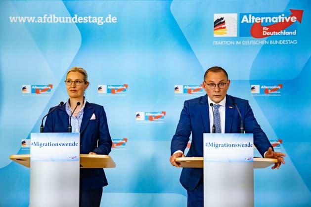 News Themen der Woche KW27 News Bilder des Tages Alice Weidel und Tino Chrupalla (AfD) geben ein Pressestatement vor der Fraktionssitzung im Bundestag am 2. Juli 2024. AfD Statement vor der Fraktionssitzung *** Alice Weidel and Tino Chrupalla AfD give a press statement before the parliamentary group meeting in the Bundestag on July 2, 2024 AfD statement before the parliamentary group meeting