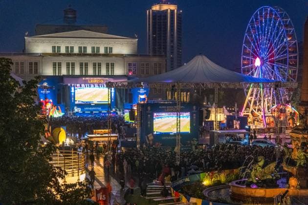 Im Achtelfinale der Fußballeuropameisterschaft 2024 traf am Abend die Türkei auf Österreich. Gespielt wurde im Zentralstadion Leipzig. Ein hochemotionales Spiel mit mehreren tausend Besuchern auf der Fanzone Leipzig auf dem Augustusplatz vorm Gewandhaus. Tuerkei - Oesterreich