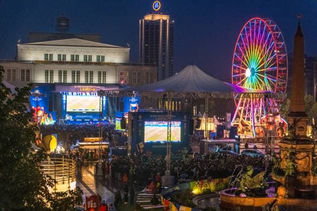 Im Achtelfinale der Fußballeuropameisterschaft 2024 traf am Abend die Türkei auf Österreich. Gespielt wurde im Zentralstadion Leipzig. Ein hochemotionales Spiel mit mehreren tausend Besuchern auf der Fanzone Leipzig auf dem Augustusplatz vorm Gewandhaus. Tuerkei - Oesterreich