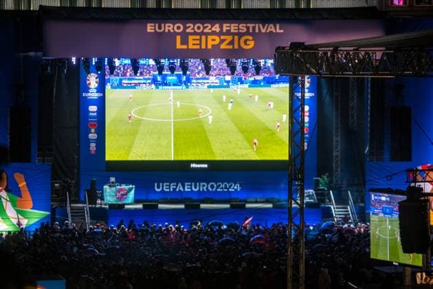 Im Achtelfinale der Fußballeuropameisterschaft 2024 traf am Abend die Türkei auf Österreich. Gespielt wurde im Zentralstadion Leipzig. Ein hochemotionales Spiel mit mehreren tausend Besuchern auf der Fanzone Leipzig auf dem Augustusplatz vorm Gewandhaus. Tuerkei - Oesterreich