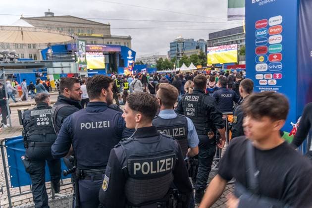 Im Achtelfinale der Fußballeuropameisterschaft 2024 traf am Abend die Türkei auf Österreich. Gespielt wurde im Zentralstadion Leipzig. Ein hochemotionales Spiel mit mehreren tausend Besuchern auf der Fanzone Leipzig auf dem Augustusplatz vorm Gewandhaus. Tuerkei - Oesterreich