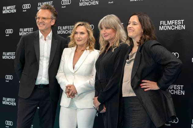 Christoph Gröner, Kate Winslet, Kate Solomon und Julia Weigl bei der Premiere des Kinofilms Die Fotografin Lee und der Verleihung des Cinemerit Awards auf dem 41. Filmfest München 2024 im Deutschen Theater. München, 02.07.2024