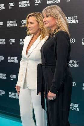 Kate Winslet und Kate Solomon bei der Premiere des Kinofilms Die Fotografin Lee und der Verleihung des Cinemerit Awards auf dem 41. Filmfest München 2024 im Deutschen Theater. München, 02.07.2024