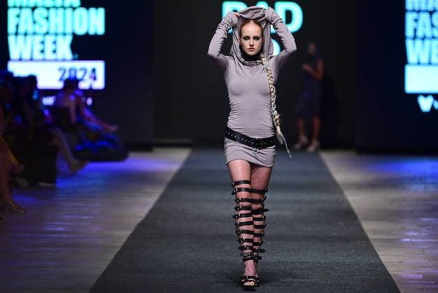 Entertainment Themen der Woche KW27 Entertainment Bilder des Tages (240702) -- VALLETTA, July 2, 2024 -- A model presents a creation during the Malta Fashion Week in Valletta, Malta, on July 2, 2024. (Photo by Xinhua) MALTA-VALLETTA-FASHION WEEK JonathanxBorg 