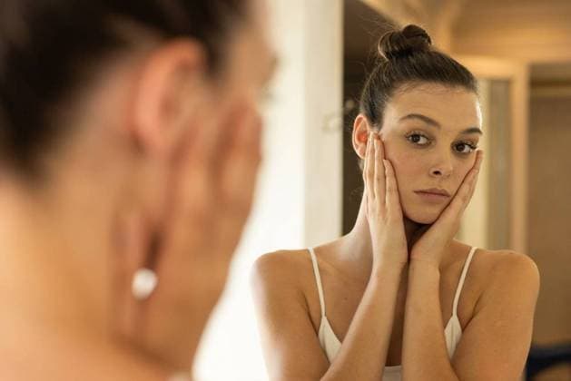 IMAGO Creative, Naturkosmetik Looking in mirror, young woman touching face with thoughtful expression Looking in mirror, young woman touching face with thoughtful expression. Beauty, skincare, reflection, contemplation, facial care, self-care, model released, , property released, Cape Town, South Africa, 2024-03-14T22:00:00.000Z, 5318140.jpg, people,looking,mirror,woman,touching,face,thoughtful,expression,beauty,skincare,reflection,contemplation,facial,care,self-care,female,girl,pensive,introspective,serene,calm,unaltered,peaceful,grooming,hygiene,wellness,routine,cosmetics,makeup,natural,healthy,complexion,glowing,radiant,smooth,moisturizing,anti-aging,treatment,pampering,rejuvenation,lifestyle,indoors,bathroom,vanity,mirror reflection,personal care,beauty routine,dai