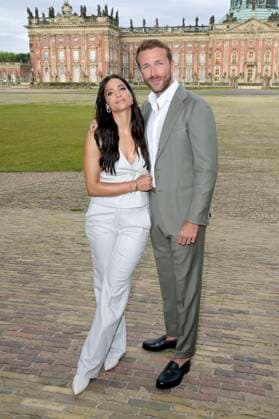 Amira Pocher mit Freund Christian Düren bei der Marc Cain Fashion Show Pure Radiance - Frühjahr Sommer 2025 auf der Berlin Fashion Week S S 2025 in der Kolonnade mit Triumphtor am Neuen Palais. Potsdam, 02.07.2024 *** Amira Pocher with boyfriend Christian Düren at the Marc Cain Fashion Show Pure Radiance Spring Summer 2025 at Berlin Fashion Week S S 2025 in the Colonnade with Triumphtor at the New Palace Potsdam, 02 07 2024 Foto:xF.xKernx xFuturexImagex cain_4724