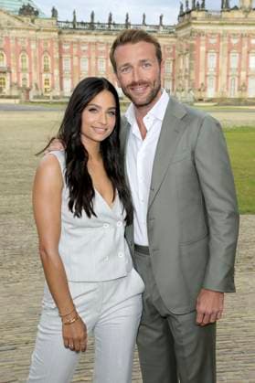 Amira Pocher mit Freund Christian Düren bei der Marc Cain Fashion Show Pure Radiance - Frühjahr Sommer 2025 auf der Berlin Fashion Week S S 2025 in der Kolonnade mit Triumphtor am Neuen Palais. Potsdam, 02.07.2024 *** Amira Pocher with boyfriend Christian Düren at the Marc Cain Fashion Show Pure Radiance Spring Summer 2025 at Berlin Fashion Week S S 2025 in the Colonnade with Triumphtor at the New Palace Potsdam, 02 07 2024 Foto:xF.xKernx xFuturexImagex cain_4731