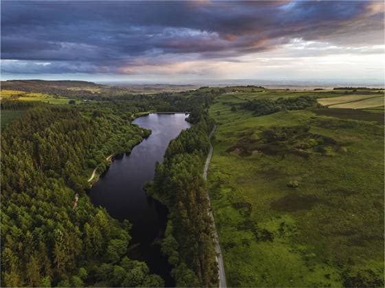 Sunset over Cod Beck Reservoir from a drone, North York Moors National Park, North Yorkshire, England, United Kingdom, Europe *** Sunset Over COD Beck Reservoir from a drone, North York Moors National Park, North Yorkshire, England, United Kingdom, Europe Copyright: imageBROKER MaciejxOlszewski ibxmao10914894.jpg