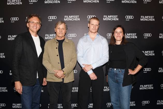 Entertainment Themen der Woche KW27 Entertainment Bilder des Tages Christoph Groener Filmfest Muenchen Leiter Viggo Mortensen Schauspieler Solly Mc Leod Schauspieler Julia Weigl Kuenstlerische CO-Leiterin Muenchen 03.07.2024 Amerikahaus Filmfest Filmtalk mit Viggo Mortensen Schauspieler Muenchen *** Christoph Groener Filmfest Muenchen Director Viggo Mortensen Actor Solly Mc Leod Actor Julia Weigl Artistic CO Director Muenchen 03 07 2024 Amerikahaus Filmfest Filmtalk with Viggo Mortensen Actor Muenchen