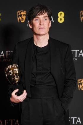 2024 EE BAFTA Film Awards- Winners Press Room Cillian Murphy poses backstage at the 2024 EE BAFTA Film Awards on Sunday 18 February 2024 at Royal Festival Hall, London. Pictured backstage with the BAFTA award for Leading Actor.,  Copyright: xJuliexEdwardsx xAvalonx 0848256628