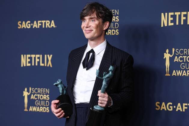 30th Annual Screen Actors Guild Awards - Press Room LOS ANGELES, CALIFORNIA, USA - FEBRUARY 24: Cillian Murphy, winner of the Outstanding Performance by a Male Actor in a Leading Role award and the Outstanding Performance by a Cast in a Motion Picture award for Oppenheimer poses in the press room at the 30th Annual Screen Actors Guild Awards held at the Shrine Auditorium and Expo Hall on February 24, 2024 in Los Angeles, California, United States.,  Copyright: xXavierxCollinx xAvalonx 0850613103