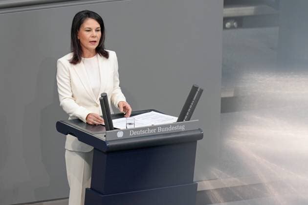 News Themen der Woche KW27 Deutscher Bundestag, 181. Plenarsitzung Aussenministerin Annalena Baerbock (Gruene) bei ihrer Rede zum NATO Jubilaeumsgipfel bei der 181. Sitzung des Deutschen Bundestag in Berlin, 04.07.2024 Berlin Berlin Deutschland *** German Bundestag, 181 Plenary Session Foreign Minister Annalena Baerbock Gruene during her speech on the NATO anniversary summit at the 181st session of the German Bundestag in Berlin, 04 07 2024 Berlin Berlin Germany