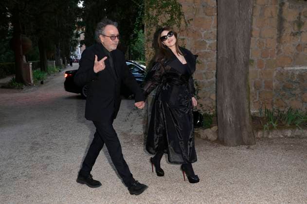 Tim Burton mit Partnerin Monica Bellucci bei der 64. Verleihung der Globi d Oro 2024 in der Accademia Tedesca di Roma Villa Massimo. Rom, 03.07.2024