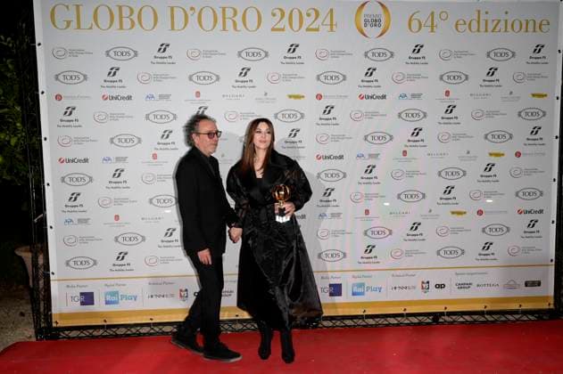 Tim Burton mit Partnerin Monica Bellucci bei der 64. Verleihung der Globi d Oro 2024 in der Accademia Tedesca di Roma Villa Massimo. Rom, 03.07.2024