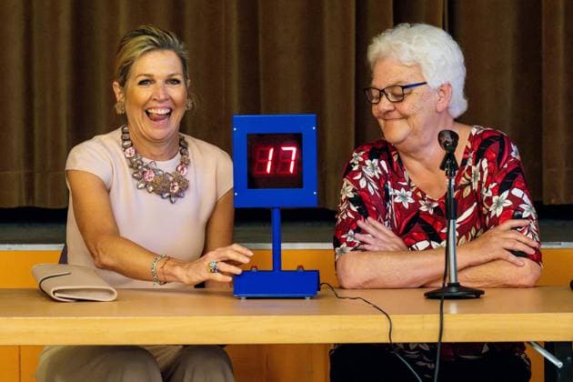 Entertainment Themen der Woche KW27 Entertainment Bilder des Tages 04-07-2024 Moerdijk Queen Maxima visited a regional shop, a small-scale residential care center and De Zevensprong community center in Zevenbergschen Hoek in Moerdijk. Â  Copyright: xPPEx