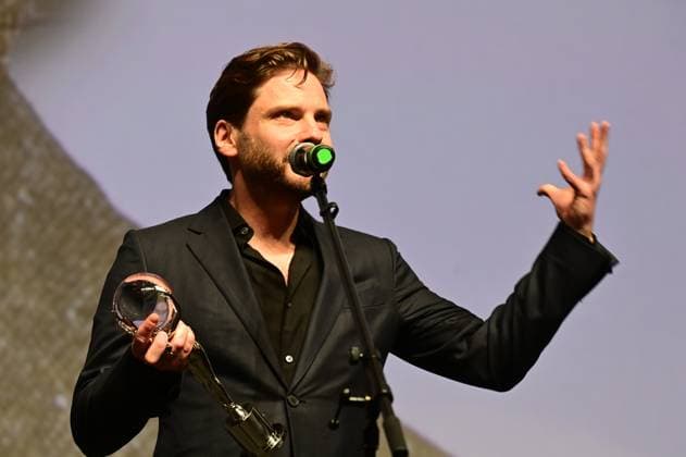 Entertainment Themen der Woche KW27 Entertainment Bilder des Tages Karlovy Vary International Film Festival - Daniel Brühl erhält Preis des Präsidenten German and Spanish actor, film director and producer Daniel Bruhl received the President s Award, Crystal Globe, at the 58th Karlovy Vary International Film Festival, on July 4, 2024, in Karlovy Vary, Czech Republic. (CTKxPhoto SlavomirxKubes) CTKPhotoP2024070404520  CTKPhotoP2024070404520