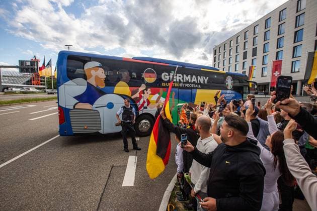 Ankunft der deutschen Fußballnationalmannschaft am Mövenpick Hotel am stuttgarter Flughafen. Copyright: xSimonxAdomatx