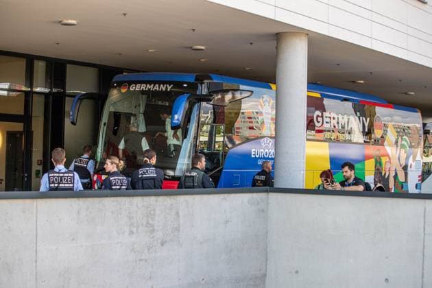 News Bilder des Tages Ankunft der deutschen Fußballnationalmannschaft am Mövenpick Hotel am stuttgarter Flughafen. Copyright: xSimonxAdomatx