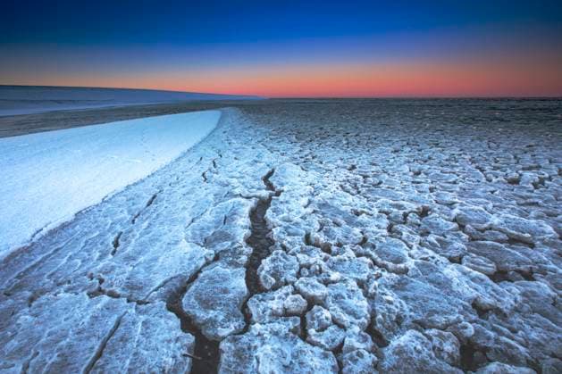 Creative Highlights World Gefrorenes Wattenmeer bei Sonnenaufgang, Niederlande, Friesland, Ternaard frozen Wadden Sea at sunrise, Netherlands, Frisia, Ternaard BLWS711917 *** Frozen Wadden Sea at Sunrise, Netherlands, Friesland, Ternaard Frozen wadden Sea AT sunrise, Netherlands, Frisia, Ternaard BLWS711917 Copyright: xblickwinkel AGAMI W.xLeursx