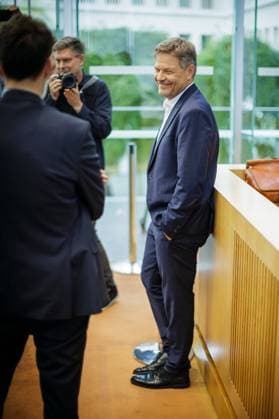 Robert Habeck (Buendnis 90 Die Gruenen), Bundesminister fuer Wirtschaft und Klimaschutz und Vizekanzler, stellt in der BPK den Haushalt 2025 vor. Berlin, 05.07.2024. Fotografiert im Auftrag des Bundesfinanzministeriums Berlin Deutschland *** Robert Habeck Buendnis 90 Die Gruenen , Federal Minister for Economic Affairs and Climate Protection and Vice-Chancellor, presents the 2025 budget at the BPK Berlin, 05 07 2024 Photographed on behalf of the Federal Ministry of Finance Berlin Germany Copyright: xThomasxImoxBMFxphotothek.dex