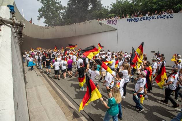 Deutscher Fanmarsch in Stuttgart zum Viertelfinale der UEFA Euro 2024 Copyright: xSimonxAdomatx