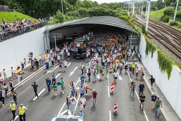 Deutscher Fanmarsch in Stuttgart zum Viertelfinale der UEFA Euro 2024 Copyright: xSimonxAdomatx