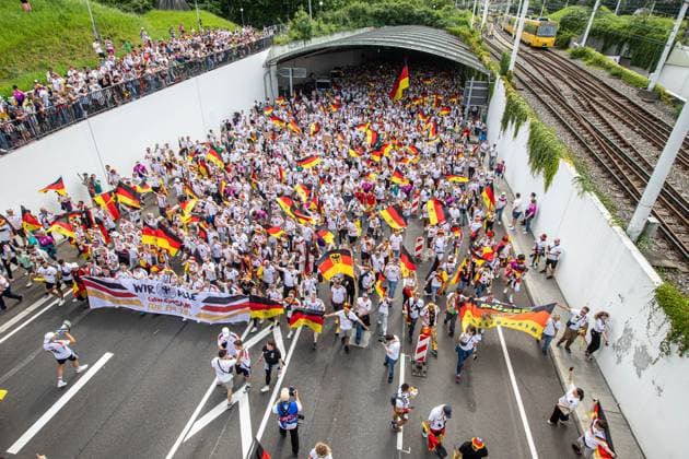 Deutscher Fanmarsch in Stuttgart zum Viertelfinale der UEFA Euro 2024 Copyright: xSimonxAdomatx