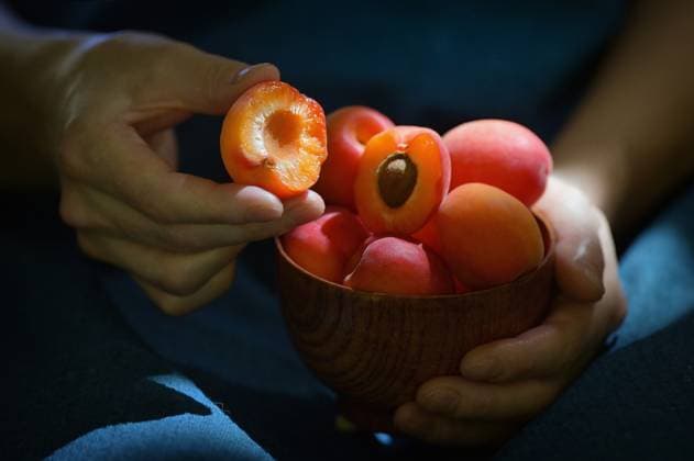 Ripe organic apricots in bowl and sunrays ,model released, Symbolfoto