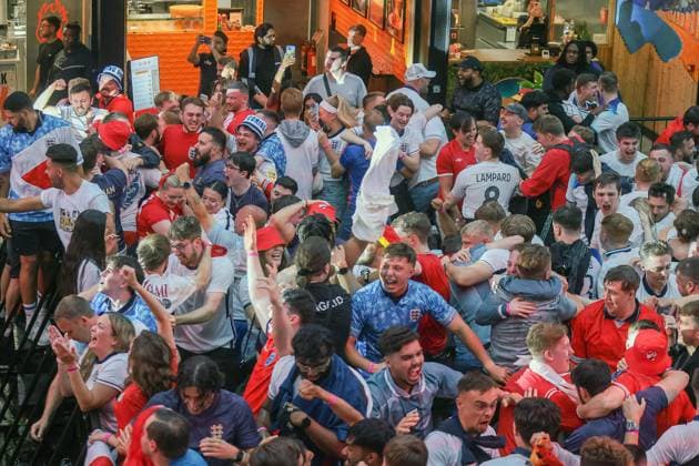 . 06 07 2024. London, United Kingdom. England Fans BoxPark Wembley. Supporters watch screening of England s knockout game against Switzerland on the big screen at BoxPark, Wembley.  xMartynxWheatleyx xi-Imagesx IIM-25357-0047