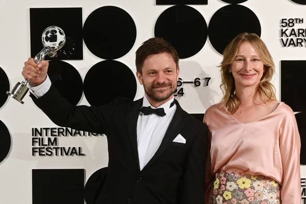 Entertainment Themen der Woche KW27 Entertainment Bilder des Tages Director and actor Jiri Madl, left, and producer Monika Kristlova pose in front the photo wall with their Pravo Audience Award for the film Waves after the closing awards ceremony of the 58th Karlovy Vary International Film Festival, in Karlovy Vary, Czech Republic, on July 6, 2024. (CTKxPhoto SlavomirxKubes) CTKPhotoP2024070605419  CTKPhotoP2024070605419