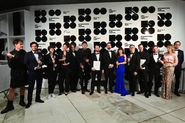Bilder des Jahres 2024, Entertainment 07 Juli Entertainment Themen der Woche KW27 Entertainment Bilder des Tages A group photo of all the winners in front the photo wall after the closing awards ceremony of the 58th Karlovy Vary International Film Festival, in Karlovy Vary, Czech Republic, on July 6, 2024. (CTKxPhoto SlavomirxKubes) CTKPhotoP2024070605793  CTKPhotoP2024070605793