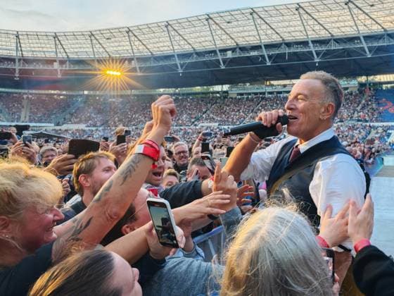 Bilder des Jahres 2024, Entertainment 07 Juli Entertainment Themen der Woche KW27 06.07.2024 xkhx Hannover, Heinz von Heiden Arena Konzert US-Superstar der Boss Bruce Springsteen mit seiner E Street Band ei dem einzigen Konzert in Deutschland *** 06 07 2024 xkhx Hanover, Heinz von Heiden Arena Concert US superstar boss Bruce Springsteen with his E Street Band at the only concert in Germany KH