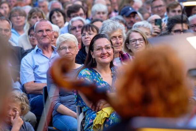 Musik Kunst Kultur Sinfonieorchester Klassik 6.07.2024 Potsdam Landeshauptstadt Brandenburg Klassik am Weberplatz 2024 15 Jahre Sinfonieorchester Collegium musicum Potsdam Künstlerischer Leiter Dr. Knut Andreas Dr. Manja Schüle Ministerin für Wissenschaft, Forschung und Kultur des Landes Brandenburg Potsdam Brandenurg GER