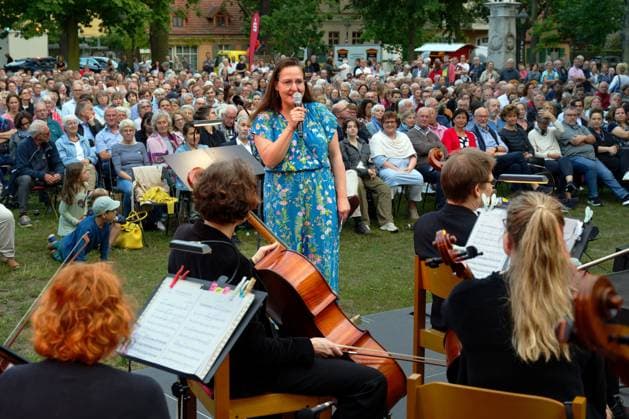 Musik Kunst Kultur Sinfonieorchester Klassik 6.07.2024 Potsdam Landeshauptstadt Brandenburg Klassik am Weberplatz 2024 15 Jahre Sinfonieorchester Collegium musicum Potsdam Künstlerischer Leiter Dr. Knut Andreas Dr. Manja Schüle Ministerin für Wissenschaft, Forschung und Kultur des Landes Brandenburg Potsdam Brandenurg GER
