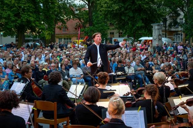 Musik Kunst Kultur Sinfonieorchester Klassik 6.07.2024 Potsdam Landeshauptstadt Brandenburg Klassik am Weberplatz 2024 15 Jahre Sinfonieorchester Collegium musicum Potsdam Künstlerischer Leiter Dr. Knut Andreas Potsdam Brandenurg GER