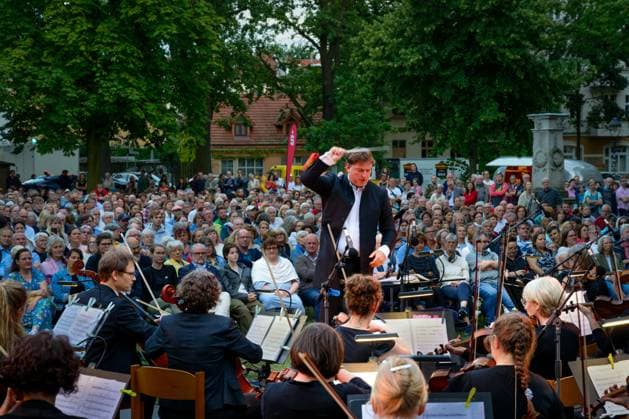 Musik Kunst Kultur Sinfonieorchester Klassik 6.07.2024 Potsdam Landeshauptstadt Brandenburg Klassik am Weberplatz 2024 15 Jahre Sinfonieorchester Collegium musicum Potsdam Künstlerischer Leiter Dr. Knut Andreas Potsdam Brandenurg GER
