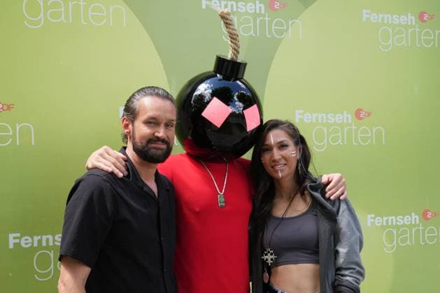 Bilder des Jahres 2024, Entertainment 07 Juli Entertainment Themen der Woche KW27 Entertainment Bilder des Tages ZDF - Fernsehgarten - Mainz - 2024 Molow x Collessio x Missing Heart in der Unterhaltungsshow ZDF Fernsehgarten am 07.07.2024 in Mainz. Mainz ZDF - Fernsehgarten Rheinland-Pfalz *** ZDF Fernsehgarten Mainz 2024 Molow x Collessio x Missing Heart in the entertainment show ZDF Fernsehgarten on 07 07 2024 in Mainz Mainz ZDF Fernsehgarten Rheinland Pfalz
