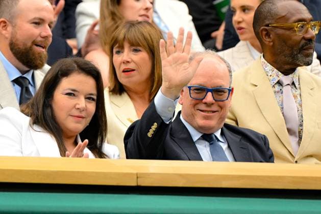 Entertainment Themen der Woche KW28 Entertainment Bilder des Tages Tennis Wimbledon 2024 England Madame Melanie Antoinette de Massy president of the Monte Carlo Country Club and SAS Prince ALbert II of Monaco in the Royal Box Tennis Wimbledon 2024 England 08 07 2024 ChrysleneCaillaud Panoramic 