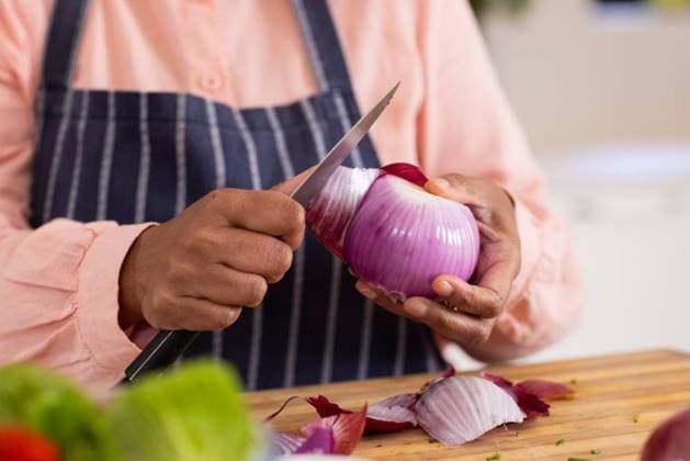 IMAGO Creative, Food, Pickled Onions Chopping red onion, person preparing ingredients for cooking in kitchen Chopping red onion, person preparing ingredients for cooking in kitchen. preparation, slicing, culinary, fresh, vegetables, food, model released, , property released, Cape Town, South Africa, 18.04.2024, 5480175.jpg, people,chopping,red,onion,person,preparing,ingredients,cooking,kitchen,preparation,slicing,culinary,fresh,vegetables,food,knife,cutting,board,hands,chef,home,unaltered,meal,healthy,diet,organic,raw,recipe,gourmet,cuisine,domestic,lifestyle,ingredient,nutrition,vegetarian,vegan,chopping board,culinary arts,cook,kitchenware,preparation process,hand,culinary skills,kitchen counter,food preparation,culinary preparation,fresh ingredients,vegetable preparation,c