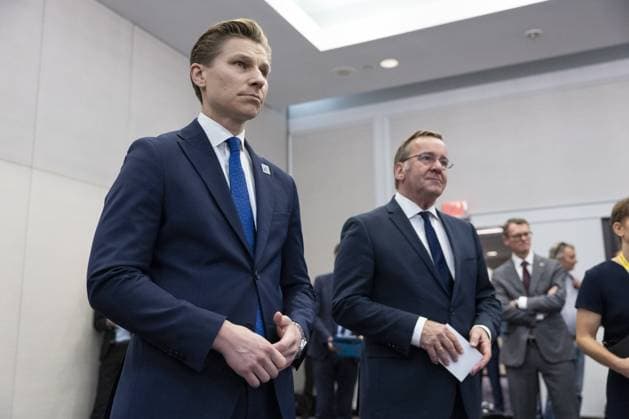 News Themen der Woche KW28 News Bilder des Tages Finnish defense minister Antti Häkkänen and German defense minister Boris Pistorius before the signing of a sea mine cooperative agreement at the NATO summit, in Washington D.C. on July 9, 2024. Washington Four Seasons DC USA United States  Copyright: xAmandaxAndrade-Rhoadesx LKFTVX20240709175101CTNC