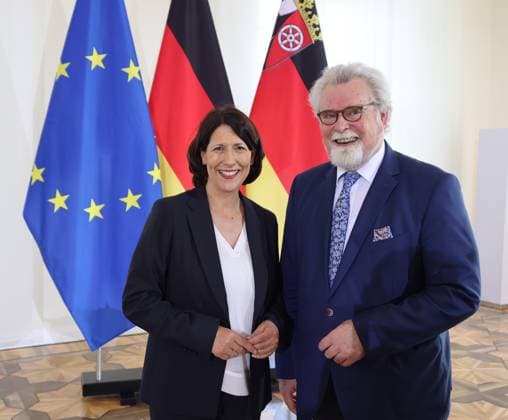 Neuwahl Ministerpraesident SPD Mainz 10.07.2024, Germany, Mainz, Rheinland-Pfalz, landtag, Staatskanzlei,Neuer Ministerpraesident Alexander Schweitzer,SPD mit seinem neuen Kabinett, hier der FDP Anteil im Kabinett Schweitzer 1, Daniela Schmitt und Herbert Mertin Mainz Rheinland Pfalz Germany *** New Minister President SPD Mainz 10 07 2024, Germany, Mainz, Rhineland-Palatinate, state parliament, state chancellery,New Minister President Alexander Schweitzer,SPD with his new cabinet, here the FDP share in the cabinet Schweitzer 1, Daniela Schmitt and Herbert Mertin Mainz Rhineland-Palatinate Germany