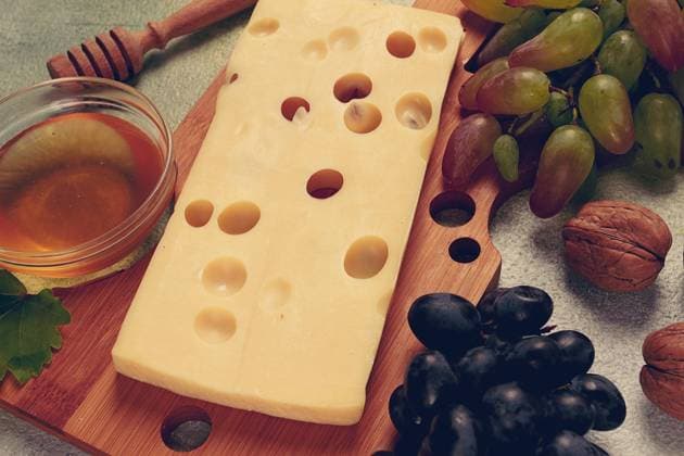 Cheese with big holes, emmental, maasdam, brie cheese, on a cutting board, with grapes and honey, nuts, appetizer to wine, top view *** Cheese With Big holes, emmental, maasdam, Brie cheese, ON a Cutting board, With grapes and honey, nuts, appetizer to wine, Top View Copyright: imageBROKER GalinaxDidebashvili ibxgai10387654.jpg RECORD DATE NOT STATED