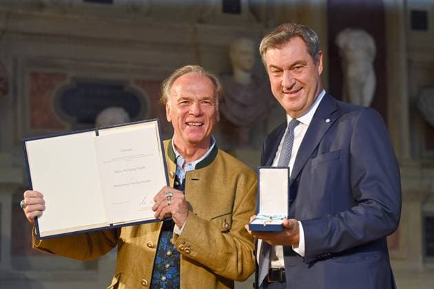 Wolfgang FIEREK (Schauspieler,Musiker), Markus SOEDER (Ministerpraesident Bayern und CSU Vorsitzender). Verleihung Bayerischer Verdienstorden im Antiquariat der Residenz in Muenchen am 10.07.2024