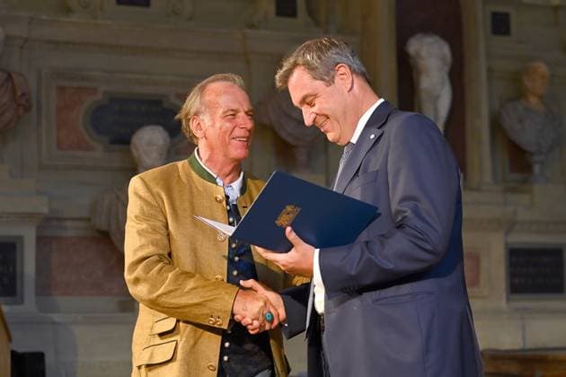Wolfgang FIEREK (Schauspieler,Musiker), Markus SOEDER (Ministerpraesident Bayern und CSU Vorsitzender). Verleihung Bayerischer Verdienstorden im Antiquariat der Residenz in Muenchen am 10.07.2024