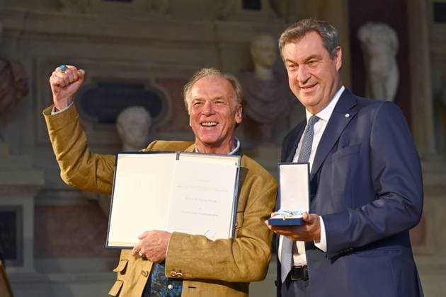 Wolfgang FIEREK (Schauspieler,Musiker), Markus SOEDER (Ministerpraesident Bayern und CSU Vorsitzender). Verleihung Bayerischer Verdienstorden im Antiquariat der Residenz in Muenchen am 10.07.2024