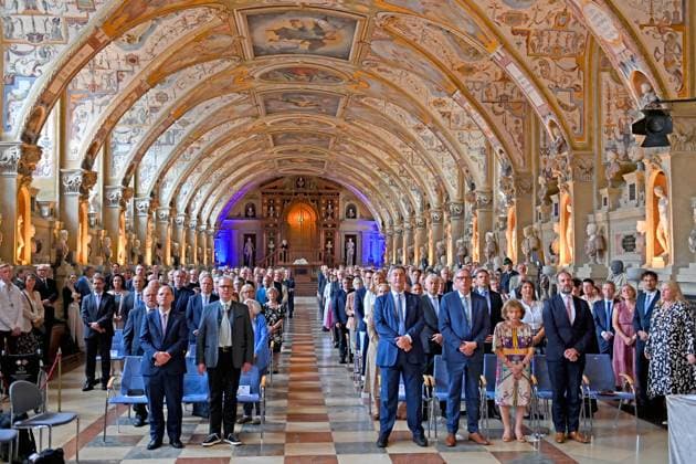 Teilnehmer,Preistraeger und Gaeste,Uebrsicht Saal,Antiquariat, Verleihung Bayerischer Verdienstorden im Antiquariat der Residenz in Muenchen am 10.07.2024